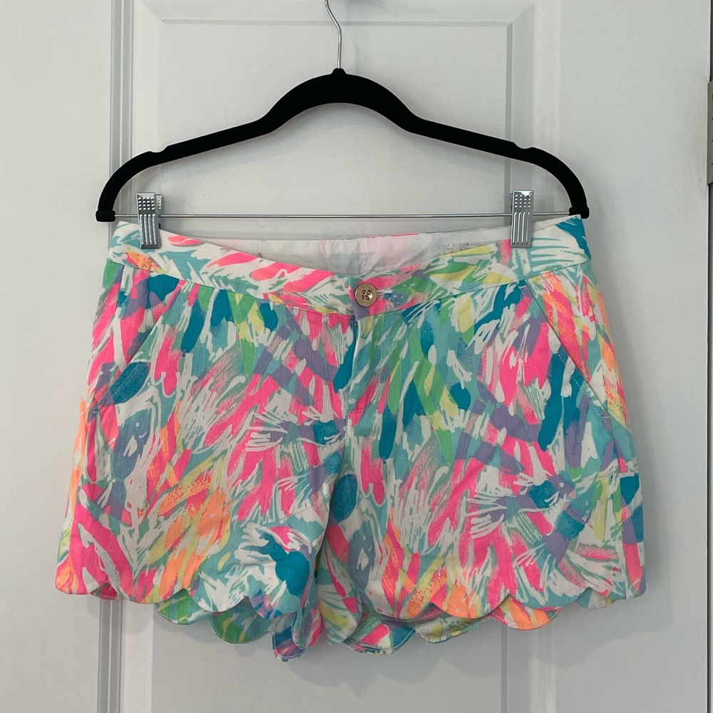 Lilly Pulitzer 5 inch Scalloped Edge Short Size 4